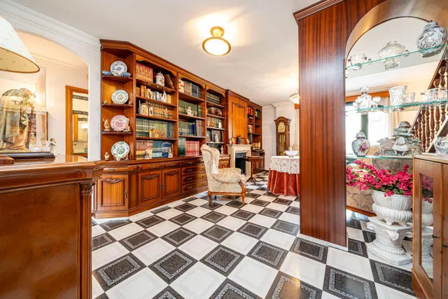Casa de estilo mallorquín con patio, amplio garaje y terraza solárium — 11