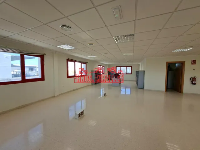 ¡¡ EN ALQUILER, GRAN OFICINA 653 m2 A 5 MINUTOS DEL AEROPUERTO Y CIUDAD DE LA LUZ !! — 2