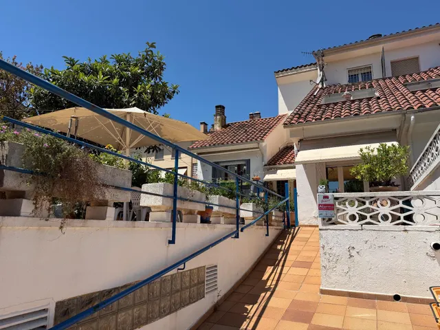 Casa de 5 habitaciones con garaje para 2 coches, terraza y aire acondicionado – lista para entrar a vivir — 40