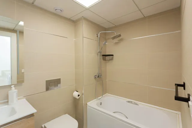 VIVIENDA ADOSADA A ESTRENAR — 24