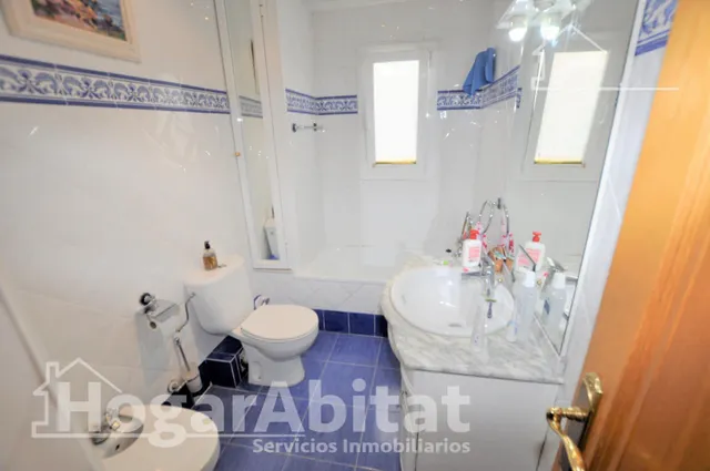 Luminoso piso esquinero con dos balcones y dos plazas de garaje incluidas — 34