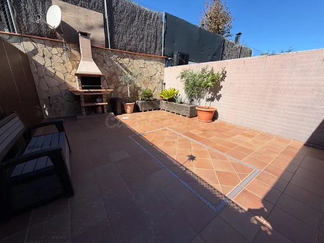 CASA ADOSSADA A ROC BLAC - PER ENTRAR A VIURE - - foto 2