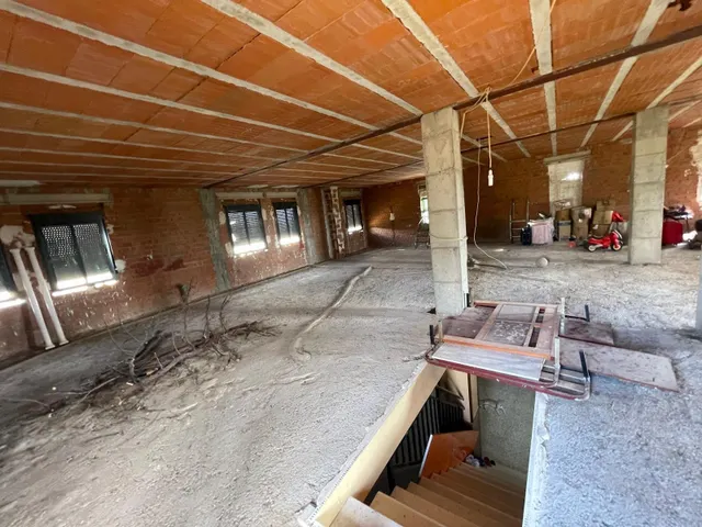 CASA DE CAMPO CON NAVE DE 300M EN EL COLLADO SIERRA DE FUENTES — 19