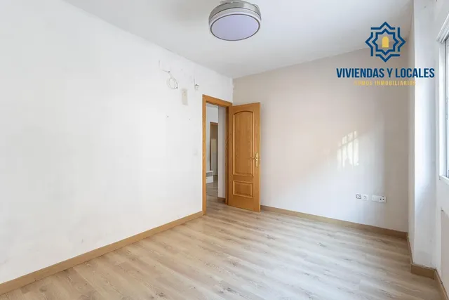 Piso con garaje, trastero y excelente ubicación en Huétor Vega — 11