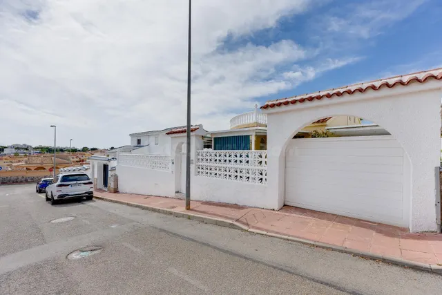 Venta de Villa Independiente con piscina Villamartín Orihuela Costa — 5
