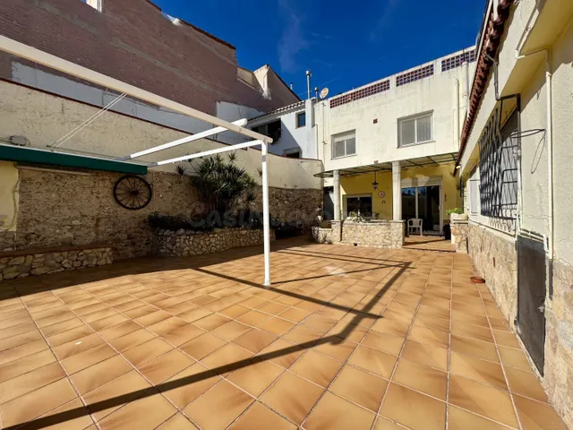 ¡Casa de pueblo con múltiples posibilidades en el centro de  - foto 3