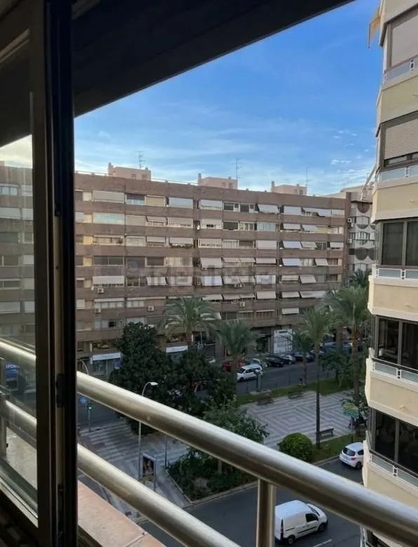 ALQUILER DE EXCELENTE VIVIENDA SIN AMUEBLAR EN AVENIDA OSCAR ESPLÁ ALICANTE — 2