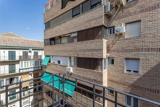AMPLIO PISO JUNTO GRAN CAPITAN — 23