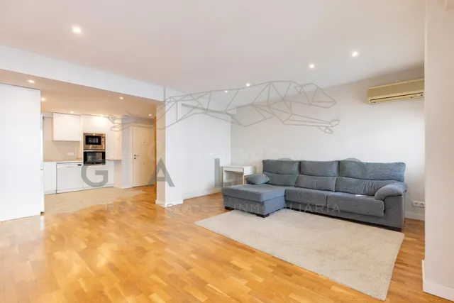 Comprar piso reformado con garaje junto a Plaza Xúquer - foto 3