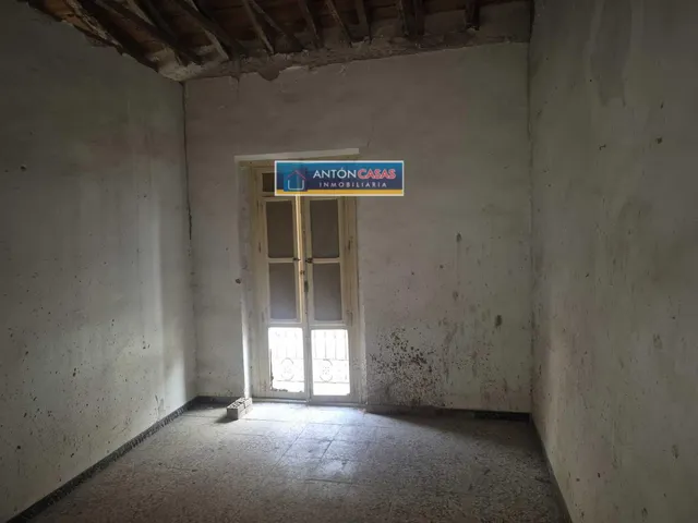 CASA CÉNTRICA EN NOVELDA PARA REFORMAR — 7