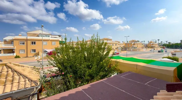 Casa con jardín privado, solárium y gran potencial en Ciudad Quesada — 9