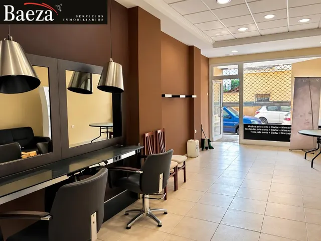 LOCAL COMERCIAL ACONDICIONADO — 11