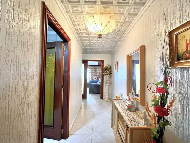 Amplio apartamento (aprox. 90 m2 - 2.ª planta) en primera línea de Playa del Acequión. Gran balcón con vistas al mar (suroeste), piscina comunitaria, cerca del centro, y directamente en la playa. — 9