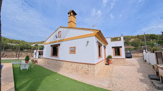 Casa en venta en Polop con piscina privada, gran parcela y vistas despejadas — 25
