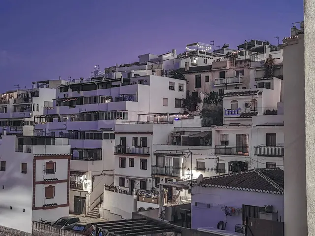 El mar desde la cocina, el pueblo a tus pies — 2