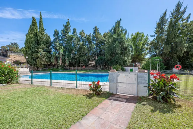 ¡Oportunidad en Doña Pilar! Piso de 2 dormitorios con piscina, jardines, parking y pista de tenis — 21