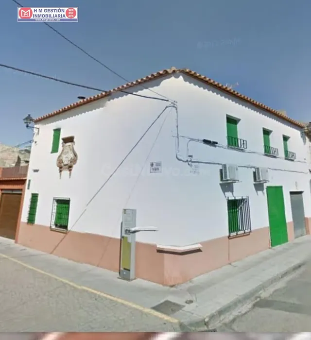 CASA EN ESQUINA ENTRE SANTA MARIA Y AYTO DE 112 METROS DE PA