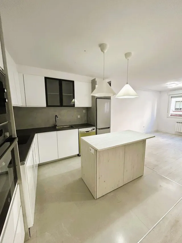SE VENDE APARTAMENTO REFORMADO EN EL CENTRO DE PONFERRADA - foto 3
