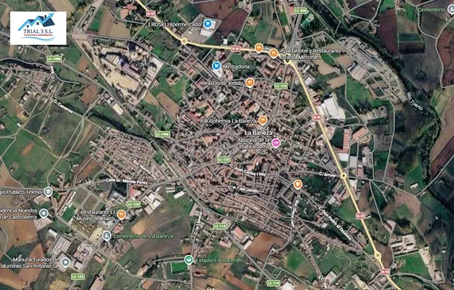 Venta de local comercial en La Bañeza (León) - foto 3