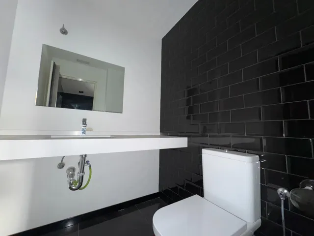 VENTA: Amplio Local Comercial en el Corazón de Ponferrada — 5