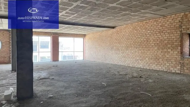 Se vende o alquila local totalmente diafano en Zona Franca — 25