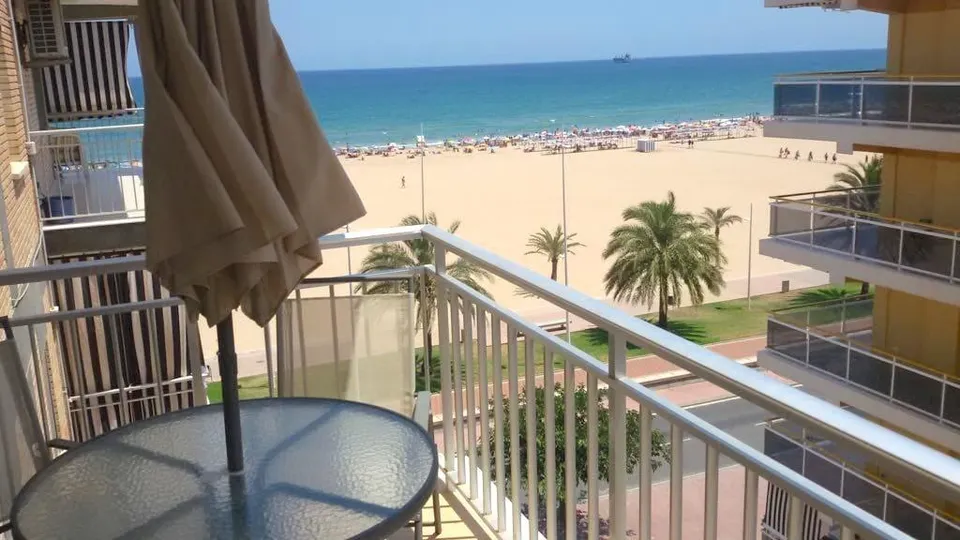 APARTAMENTO EN 1ERA. LINEA DE PLAYA DE GANDIA CON VISTAS AL MAR, Y GARAJE INCLUIDO