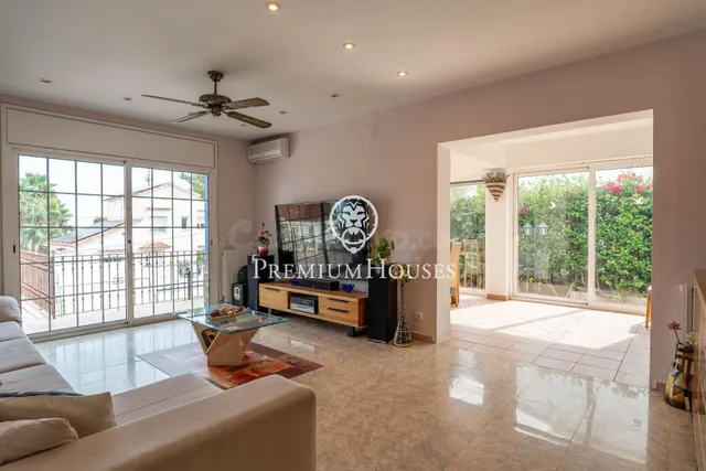 Casa independiente con piscina en Vallpineda - foto 5