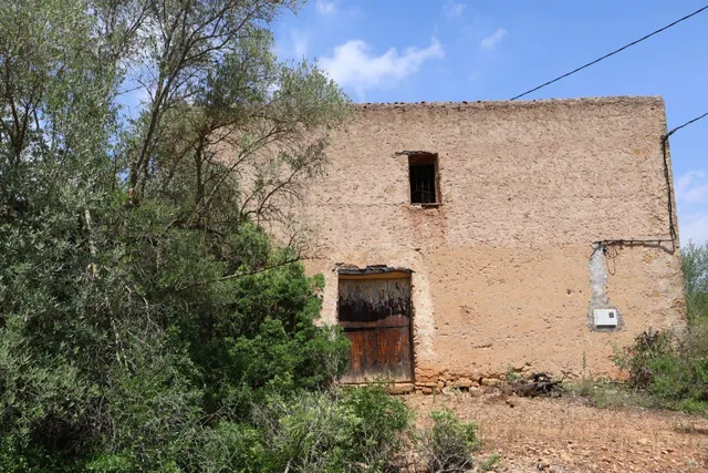 MASIA RUSTICA EN DOS HECTAREAS DE TERRENO ZONA POU DE BECA
