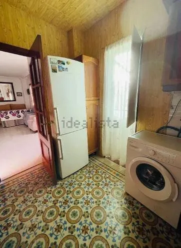 **SE ALQUILA CASA INDEPENDIENTE – CALLE MONTES CARLOS ** — 10