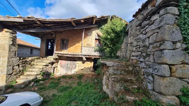 OPORTUNIDAD! CASA EN VENTA CON TERRENO PARA REFORMAR EN NOGU - foto 5