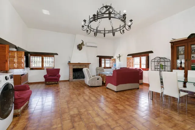 Cortijo grande más finca de 27000 metros — 7