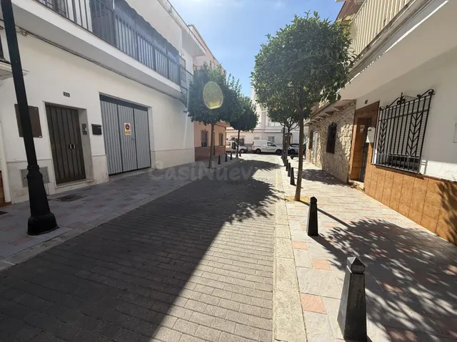Fuengirola, Centro, Casa con 4 Dormitorios, Patio, Terraza. - foto 4
