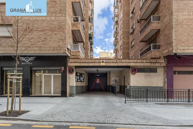 Plaza de Garaje en Arabial — 11