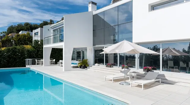 Exclusiva villa en el sector privado de la Cala Sant Frances