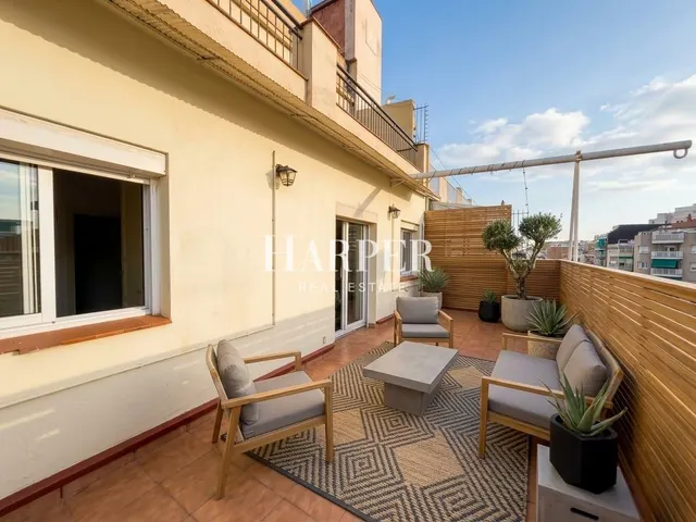 Ático con amplia terraza y balcón en Sants-Badal — 10