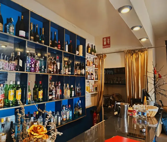 SE TRASPASA BAR DE COPAS - foto 3