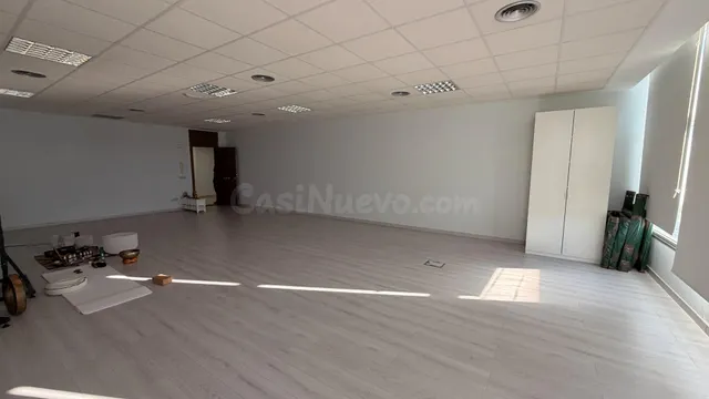 EXCLUSIVA OFICINA REFORMADA CON GRANDES VISTAS A LA SIERRA - foto 2