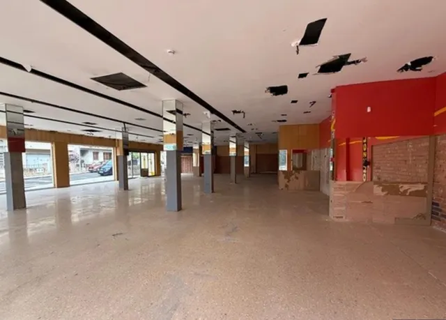 LOCAL COMERCIAL EN VENTA EN CASTELLÒ D'EMPÚRIES — 13