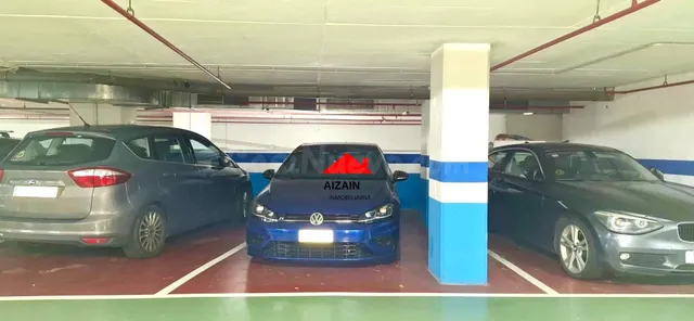 Parcela de garaje en la primera planta en Isozaki!
