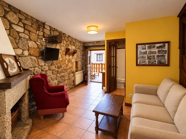 CASA DE PIEDRA REFORMADA CON DOBLE TERRAZA Y BARBACOA — 10