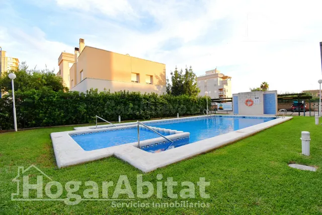 ¡Playa de Miramar! Bajo amplio en residencial con piscina, t