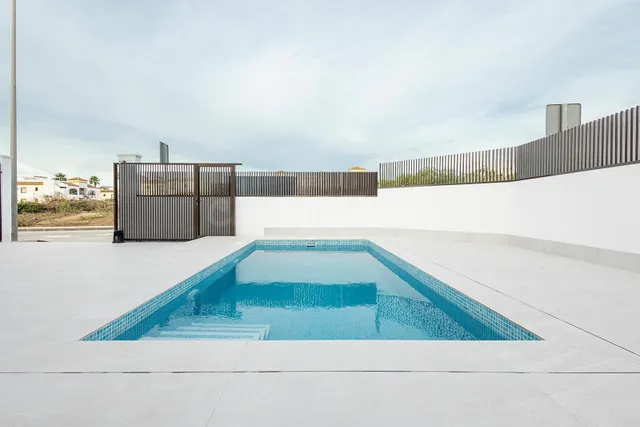 VILLA CON PISCINA PRIVADA EN LA FINCA GOLF - foto 4