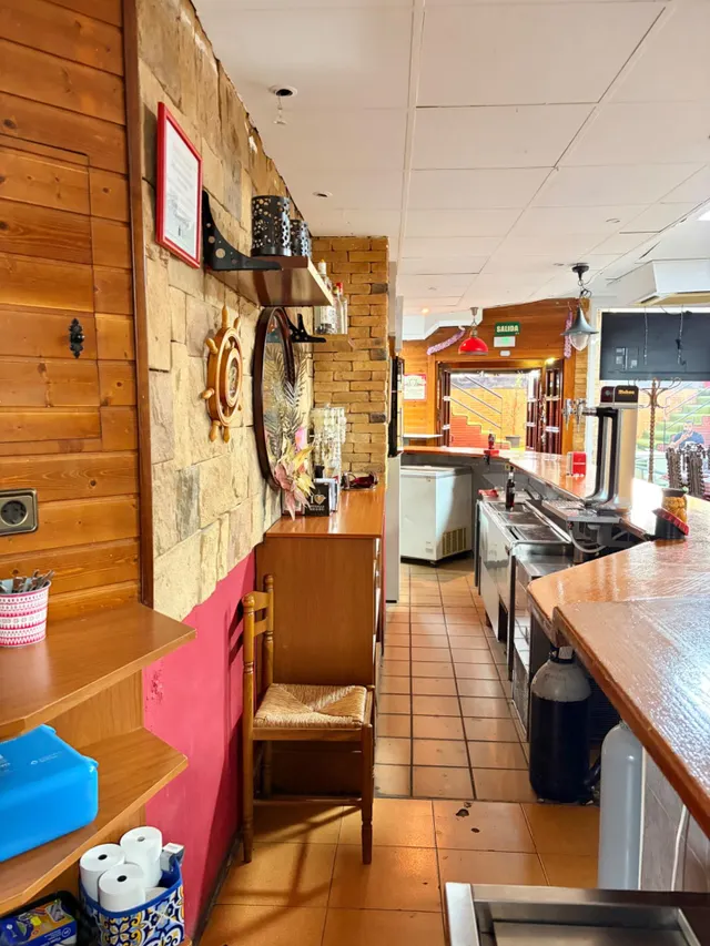 TRASPASO DE PIZZERÍA EN TORREVIEJA · LOCAL REFORMADO CON TERRAZA Y AMPLIA COCINA EQUIPADA — 19