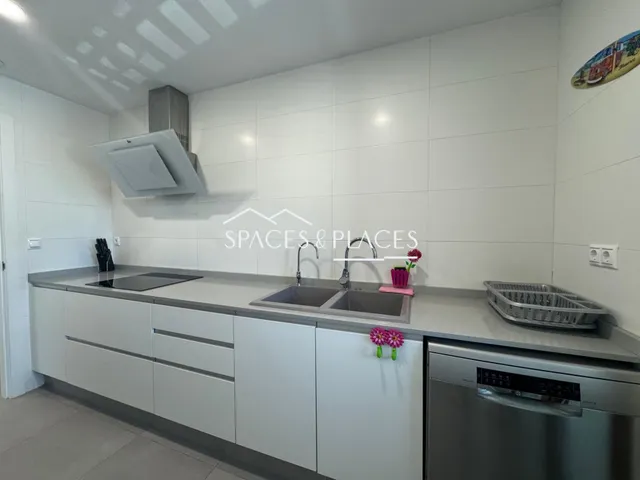 Alquiler de Piso 3 Dormitorios 2 Baños Vista al Mar — 36