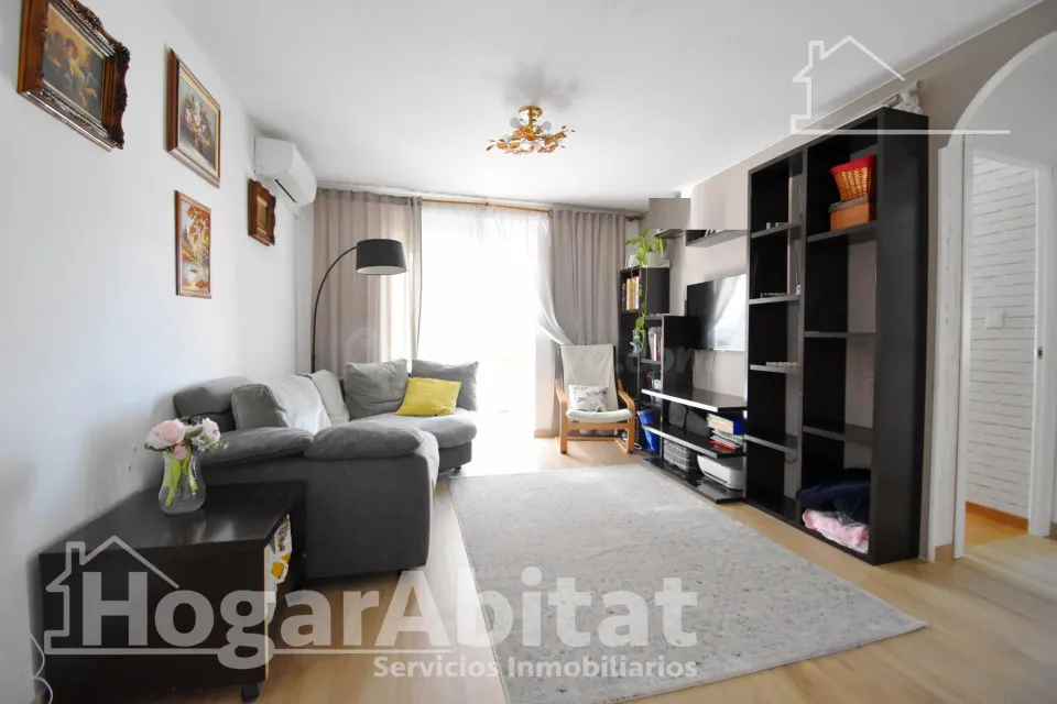 REFORMADO CON BALCÓN CERCA DEL PUERTO