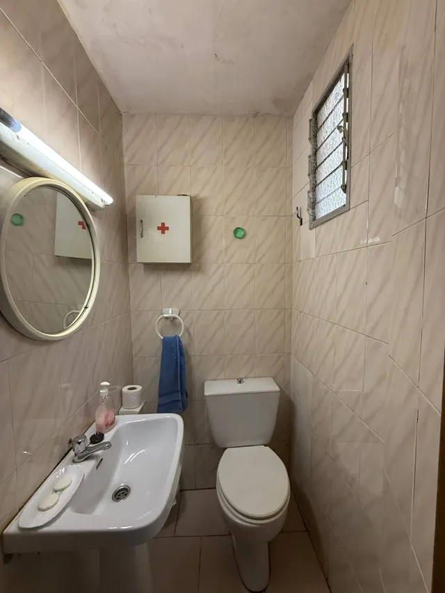 BAJO VIVIENDA TRANSFORMADO EN LOCAL EN VENTA EN LA CALLE VIRGEN DE LA SOLEDAD — 6