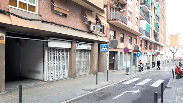 Local en alquiler Hospitalet del Llobregat — 18
