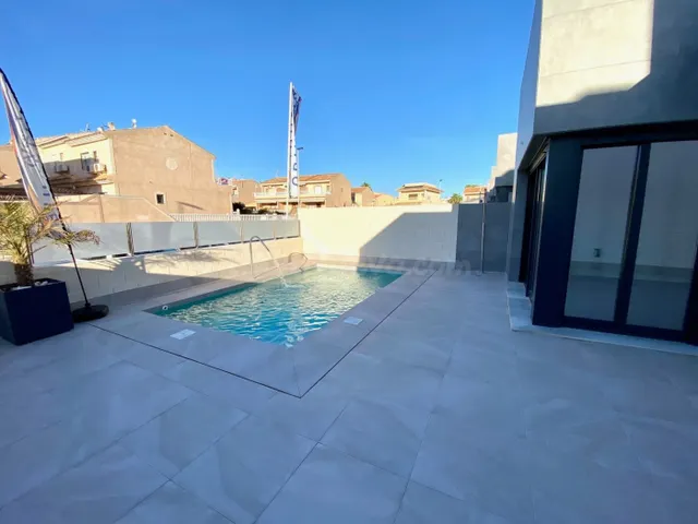 SOL8VIDAL SELLS VILLA IN TORREVIEJA — 4