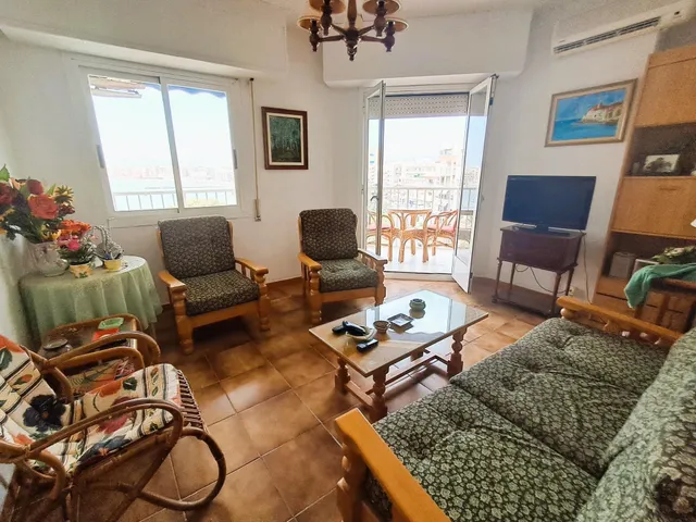 Piso de 4 dormitorios en primera línea de La Colonia con espectaculares vistas a la playa — 11
