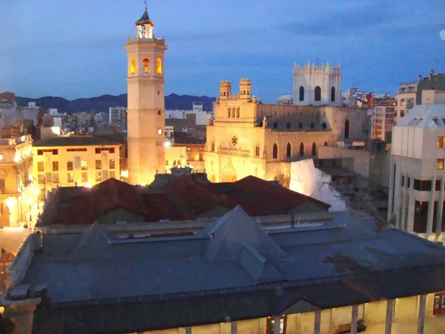 Oficina VENTA Y ALQUILER en Castellón zona Centro, 90 m. de 